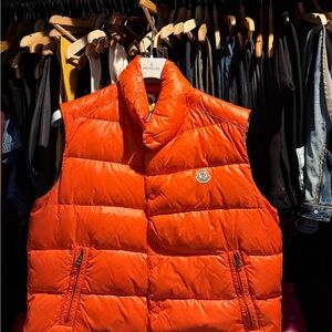 The vest is orange size 5 in men